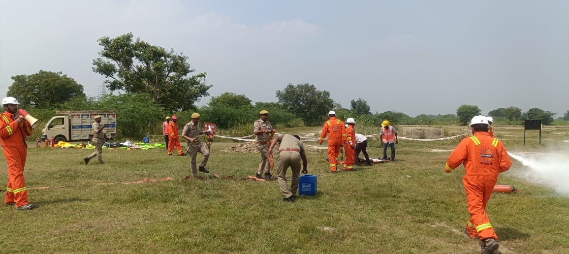 Kanpur Indian Oil conducted a mock drill villagers of Bausar village received safety training