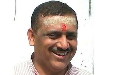 Kanpur Honorable people are unable to fill the potholes on the roads around their homes the public is upset