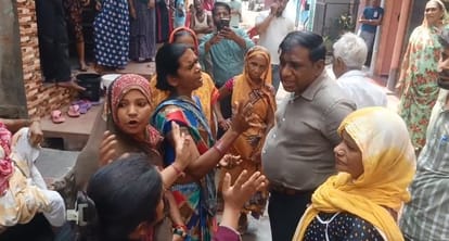 Kanpur Public anger erupts due to sewer blockage Executive Engineer faces protest councilor issues warning