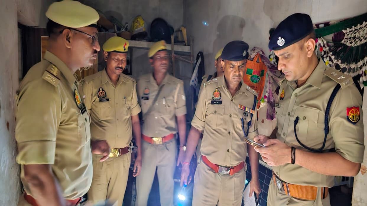 Wife murdered by slitting her throat due to love affair, accused husband arrested by police