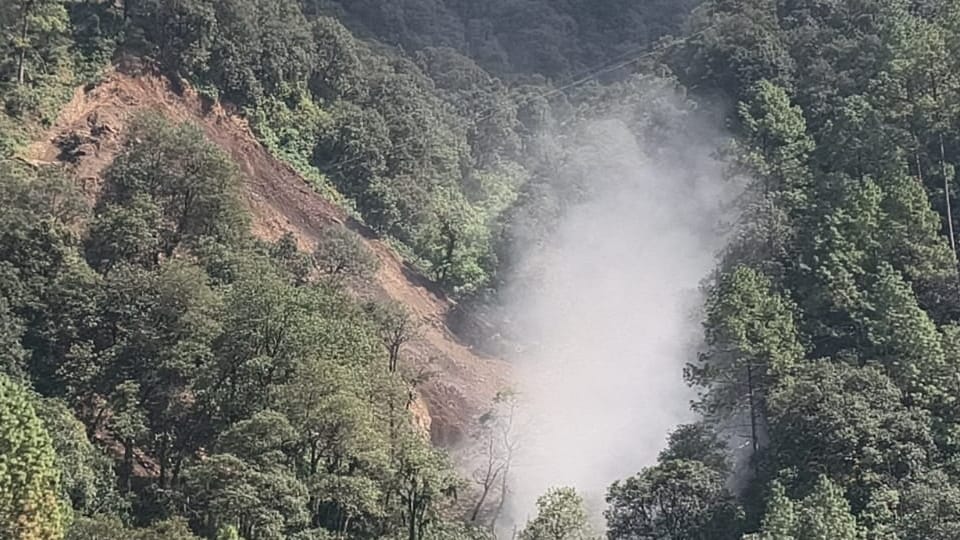 Mussoorie: Massive landslide near Tehri bypass in Mussoorie, power lines damaged