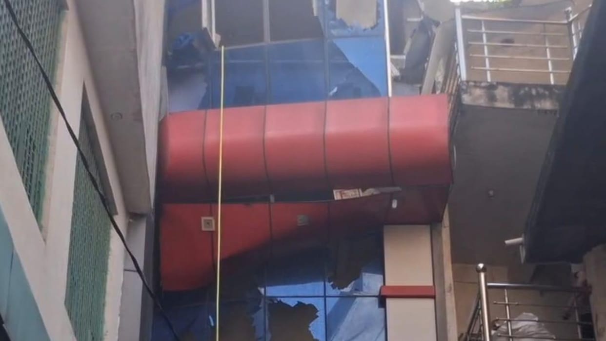 Jhansi: Cylinder explosion causes fire, youth injured