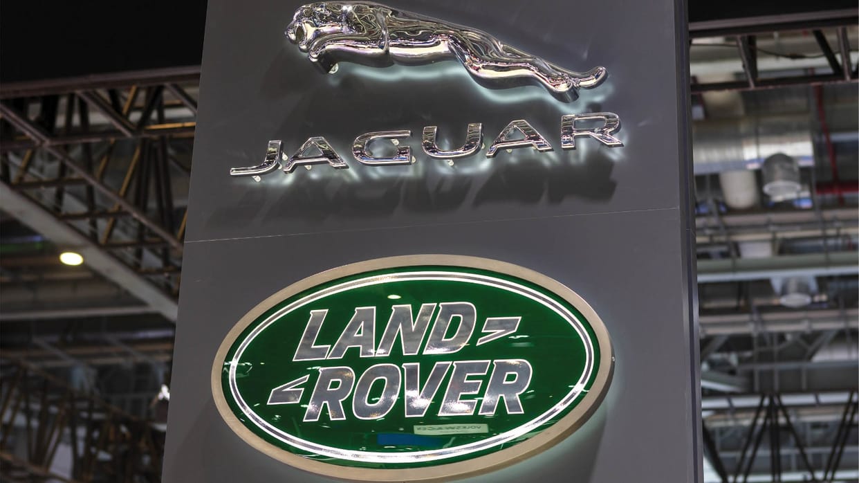 Moody's downgrades Tata Motors' outlook over JLR cyber incident Latest News in Hindi