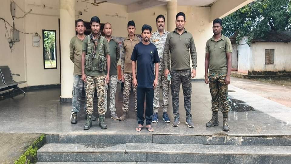 दो नक्सली गिरफ्तार