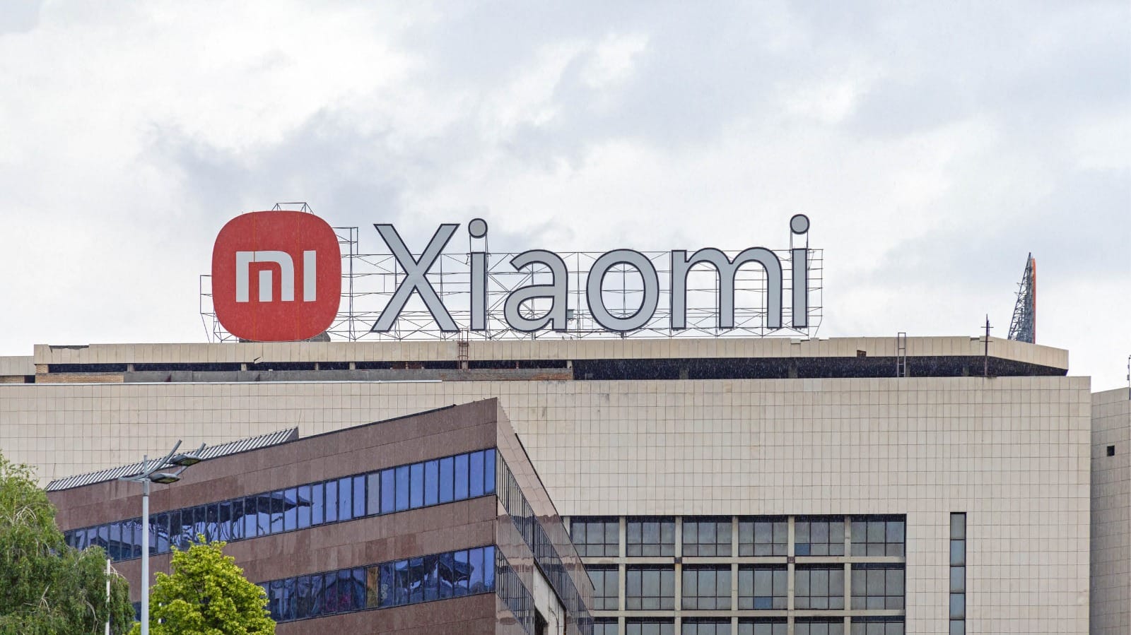 south korean president jokes about phone security about xiaomi