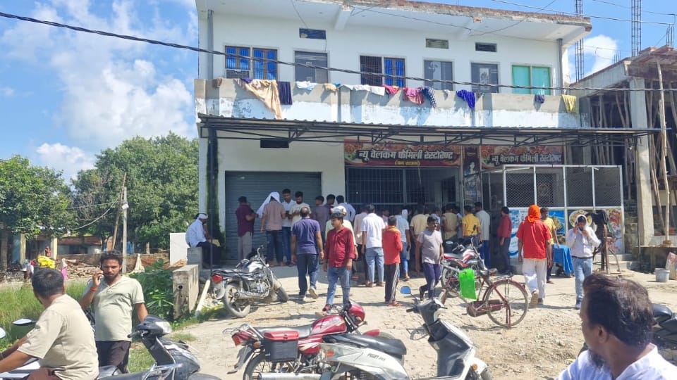 Father shoots daughter and her friend in Azamgarh, daughter dies