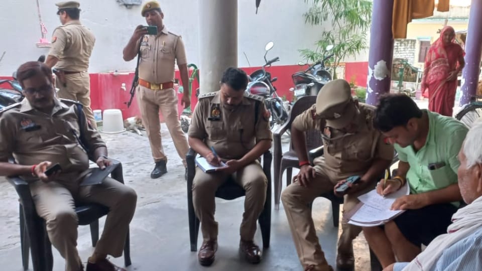Father shoots daughter and her friend in Azamgarh, daughter dies