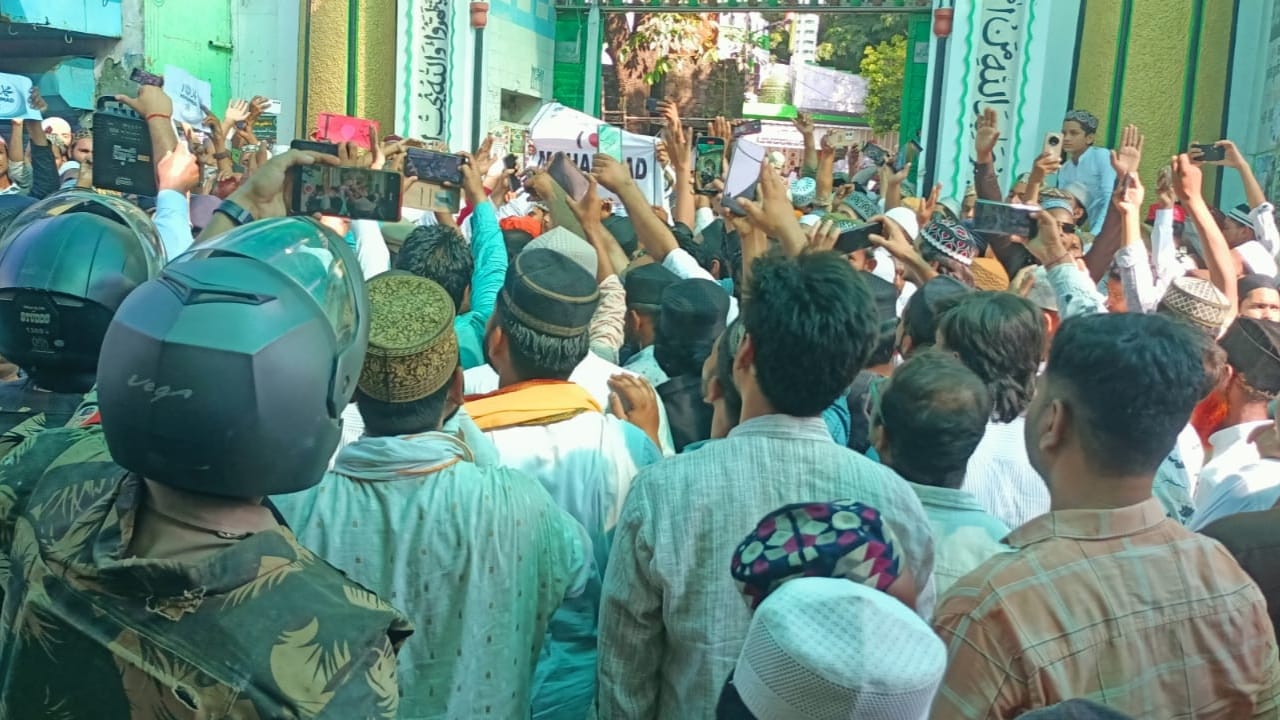 Bareilly Violence Accused Munir Idrisi had posted Gather in Islamia like a flood