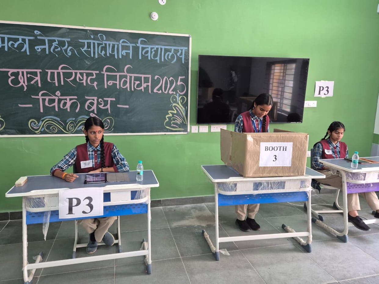 Bhopal: Elections through EVM in school, children learned the lesson of democracy, students elected their coun