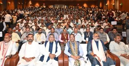 बीएसएनएल 4G के शुभारंभ के वक्त मंत्री, सांसद, विधायक, अधिकारी व छात्र।