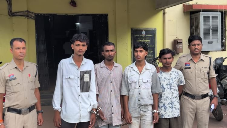 CG: पहले जमकर पीटा, फिर तालाब में डुबोकर कर दी हत्या; रेलवे पटरी पर लाश फेंककर बोले- खुदकुशी की,आरोपी गिरफ्तार