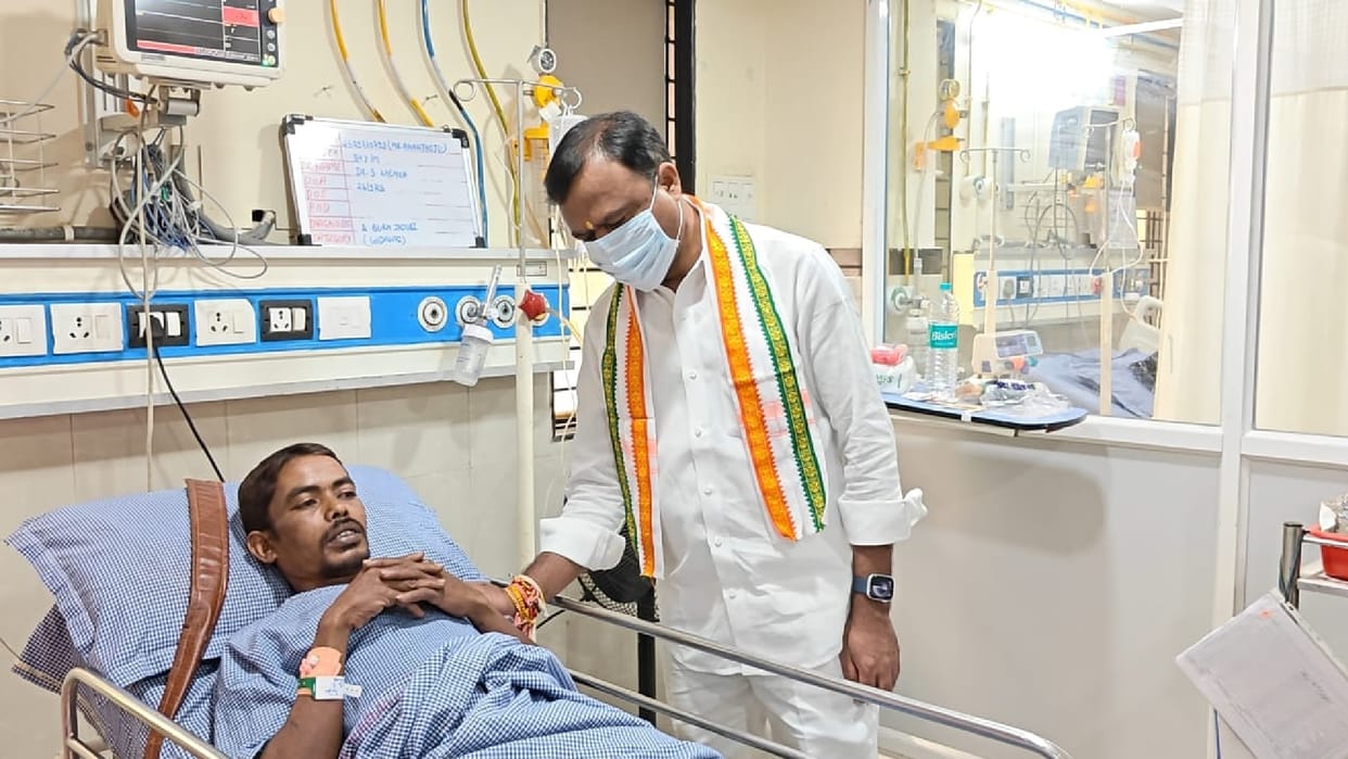 Raipur Steel Plant accident: PCC chief Deepak baij met to injured people