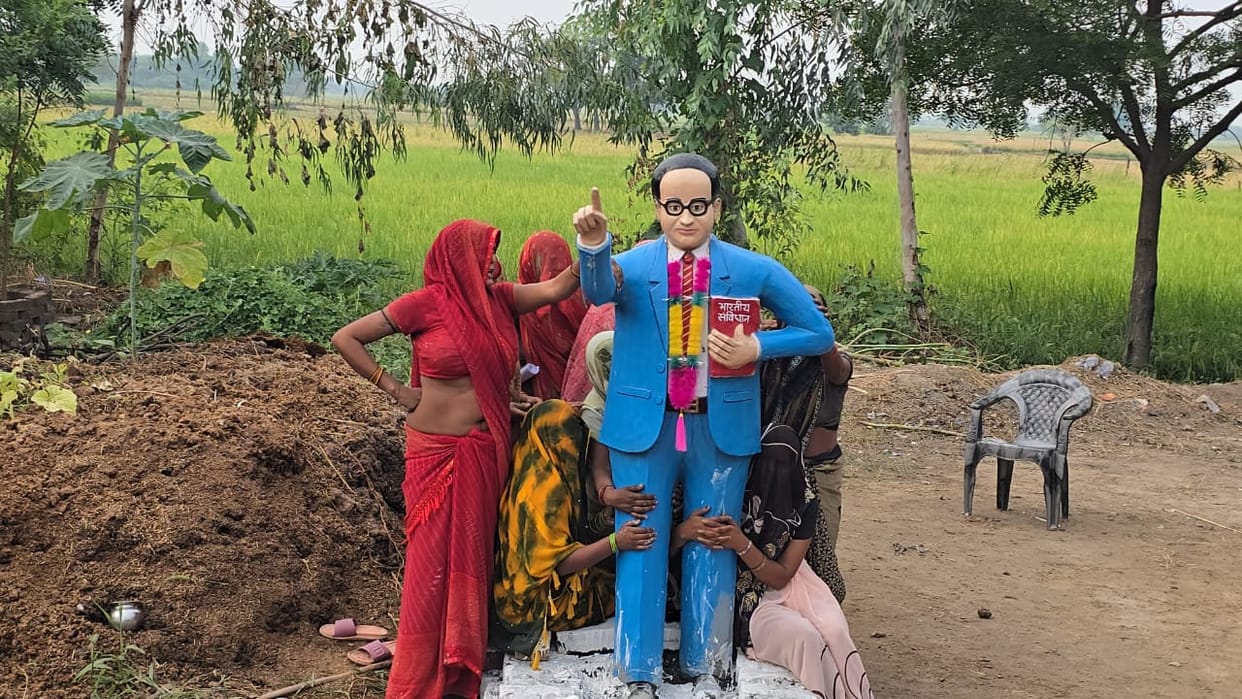 Etawah Women installed statue of Ambedkar in Barauli village police and administration engaged in to remove it