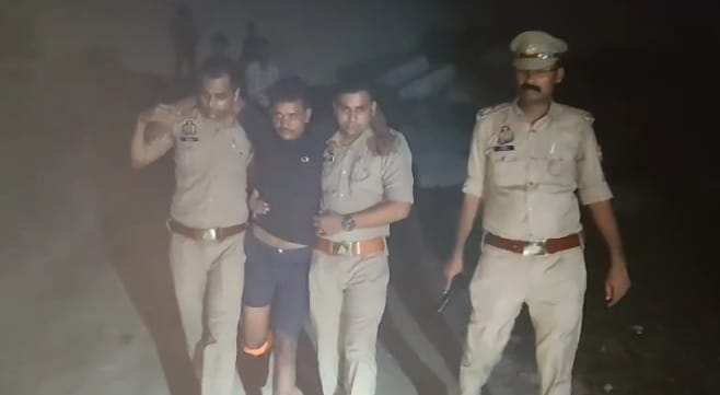 Kanpur Two vicious thieves arrested in an encounter one shot in the leg admitted to hospital