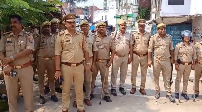 Kanpur Shuklaganj SP created sense of security by patrolling on foot meeting in the Kotwali premises