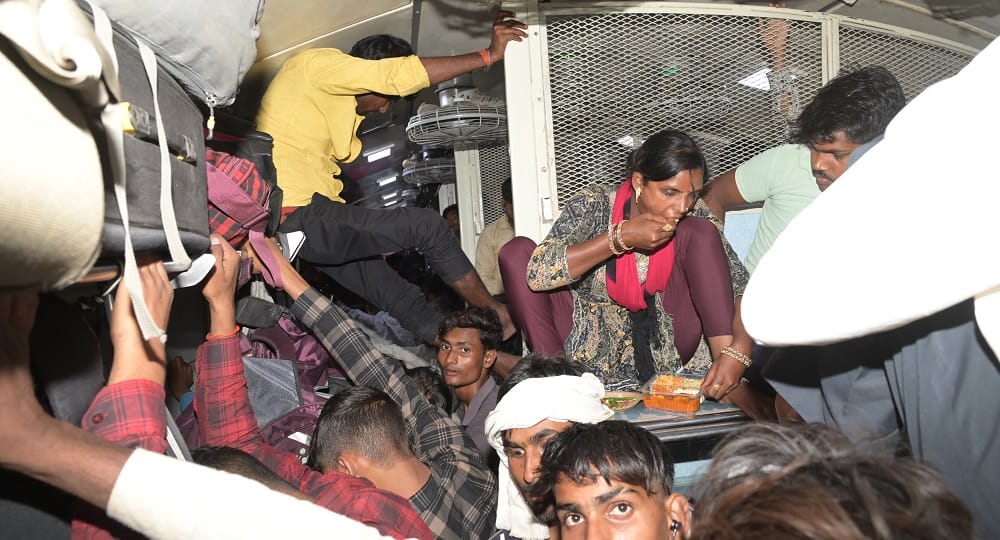 Kanpur Vendors occupy train coaches passengers in toilets said they abuse on protest read the report