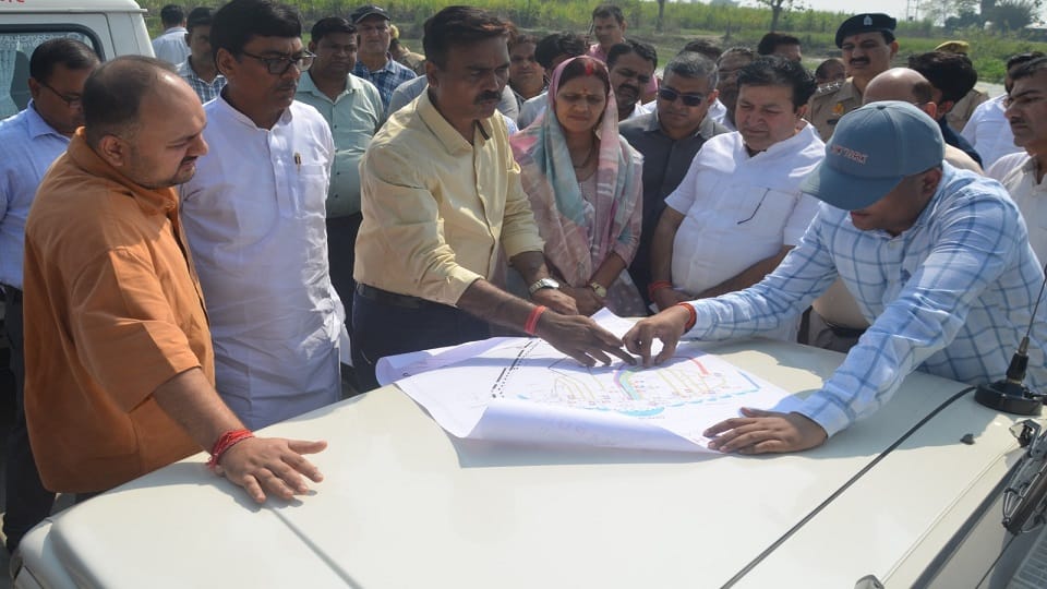 DM inspected the Kartik Purnima fair site and ordered to expedite preparations for the fair in Hapur