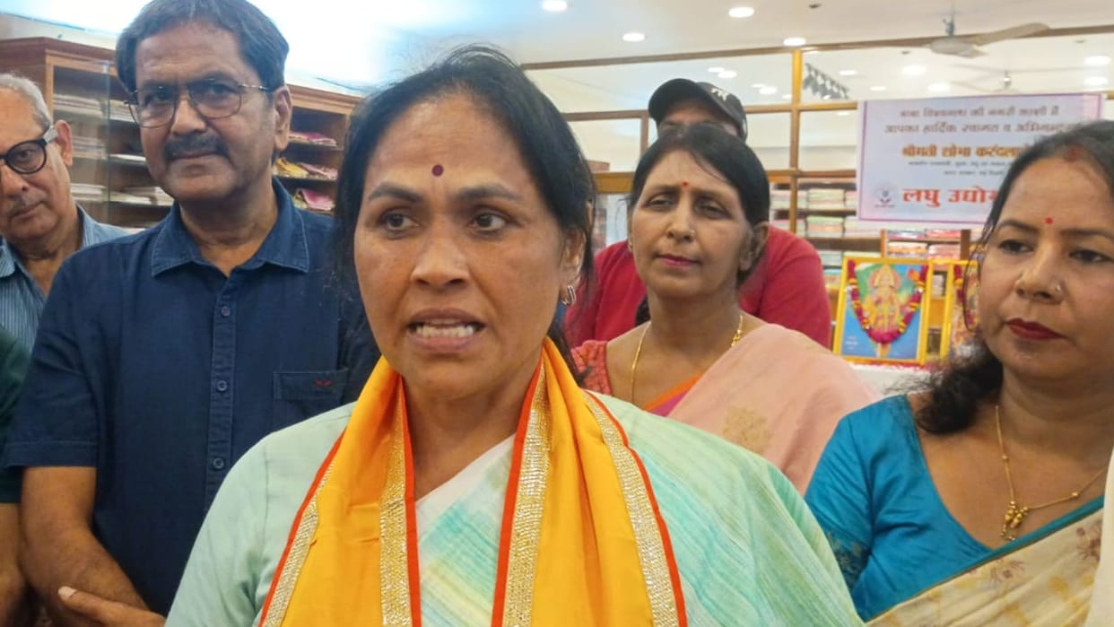 Union Minister of State Shobha Rajakalandaraaje for MSME held meeting with entrepreneurs in Varanasi
