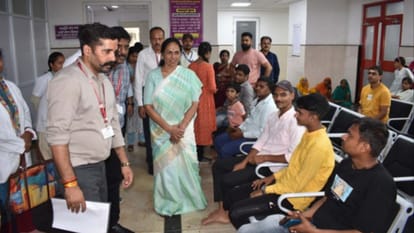 Union Minister of State Shobha Rajakalandaraaje for MSME held meeting with entrepreneurs in Varanasi
