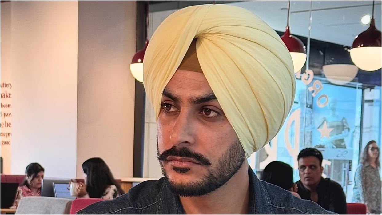 famous Punjabi singer Rajvir Jawanda meets with major road accident in Baddi