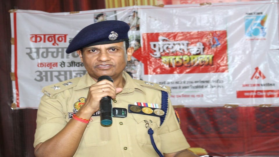Police Ki Pathshala in Doon Public School Hathras