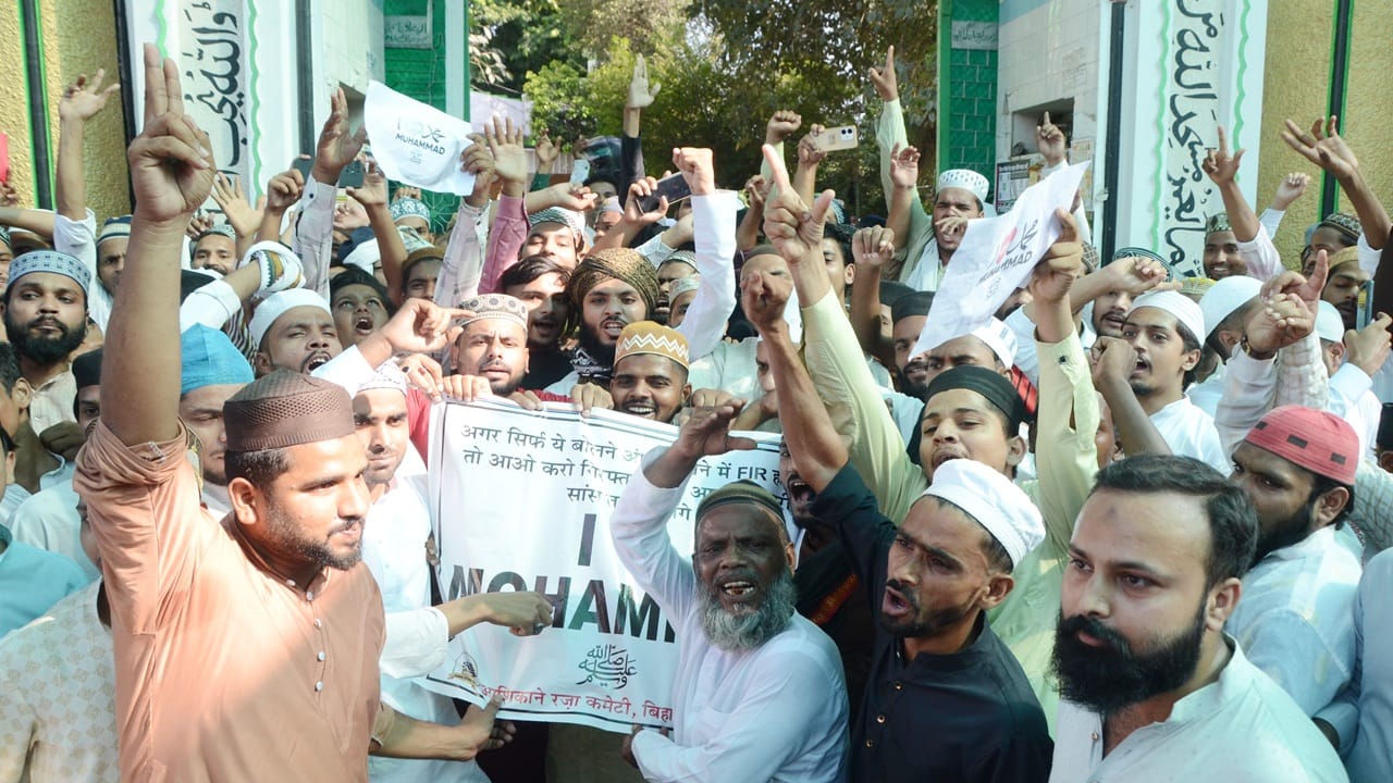 Bareilly Violence Maulana Tauqeer Raza had called mob and 22 policemen injured in stone-pelting and firing