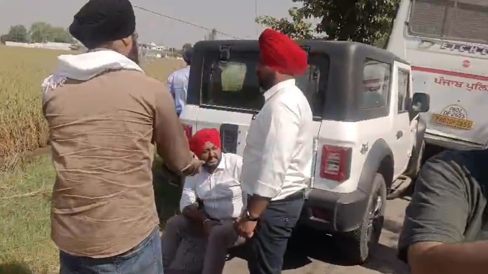 vehicle in Sukhbir Badal convoy met with an accident in Amritsar