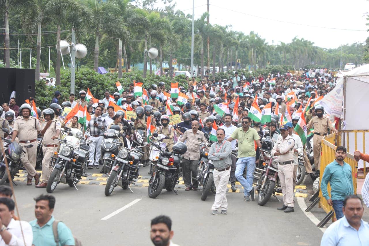 Road Safety Awareness Week Rally: Free helmets distributed to 2100 youth, CM said- follow traffic rules