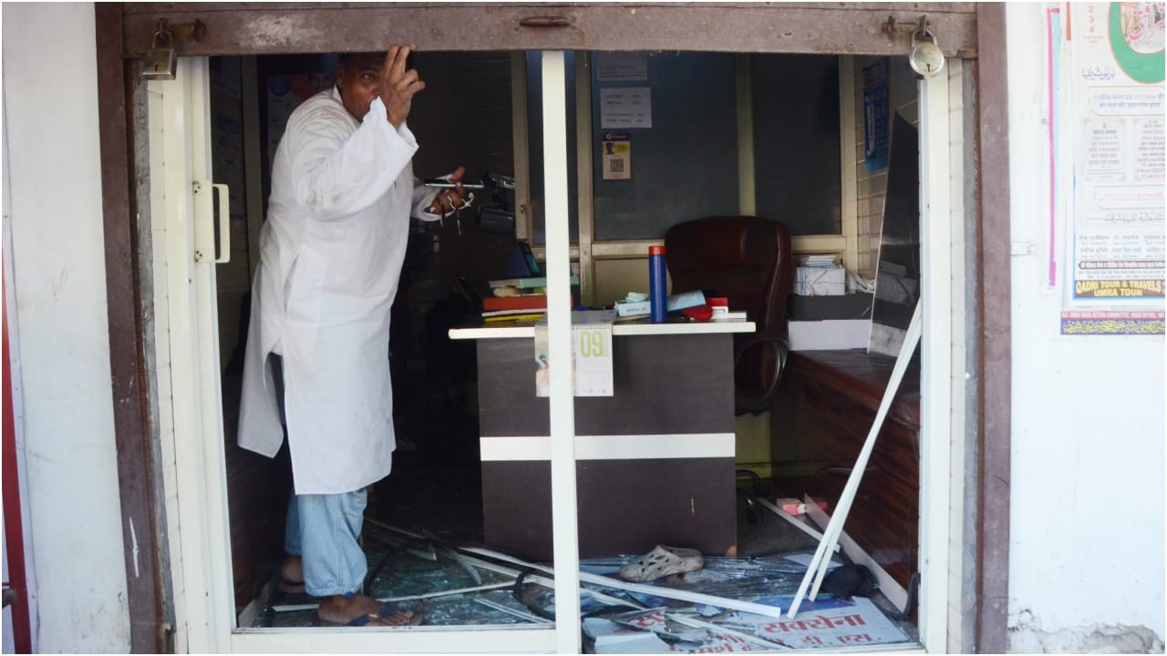 Bareilly Violence Maulana Tauqeer Raza had called mob and 22 policemen injured in stone-pelting and firing
