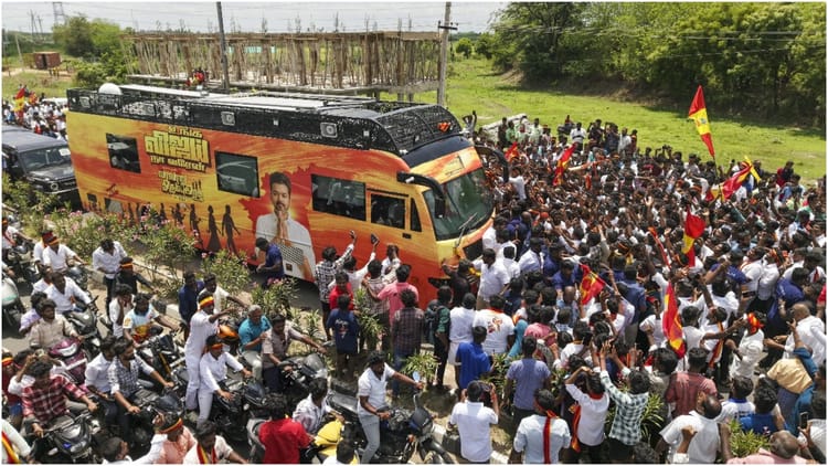 Tamil Nadu Tvk Vijay Karur Rally Overcrowded People In Crowd Faint Ambulance Called Police Please Help Details – Amar Ujala Hindi News Live