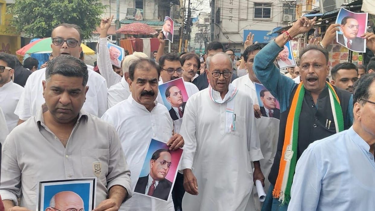 Indore news textile market Muslim employees Digvijaya Singh