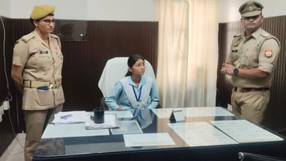 Jhansi: Mission Shakti... Girls took charge of police stations in the district, went on inspection in a vehicl
