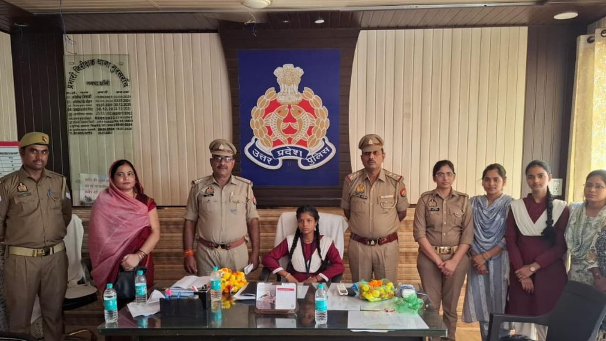 Jhansi: Mission Shakti... Girls took charge of police stations in the district, went on inspection in a vehicl