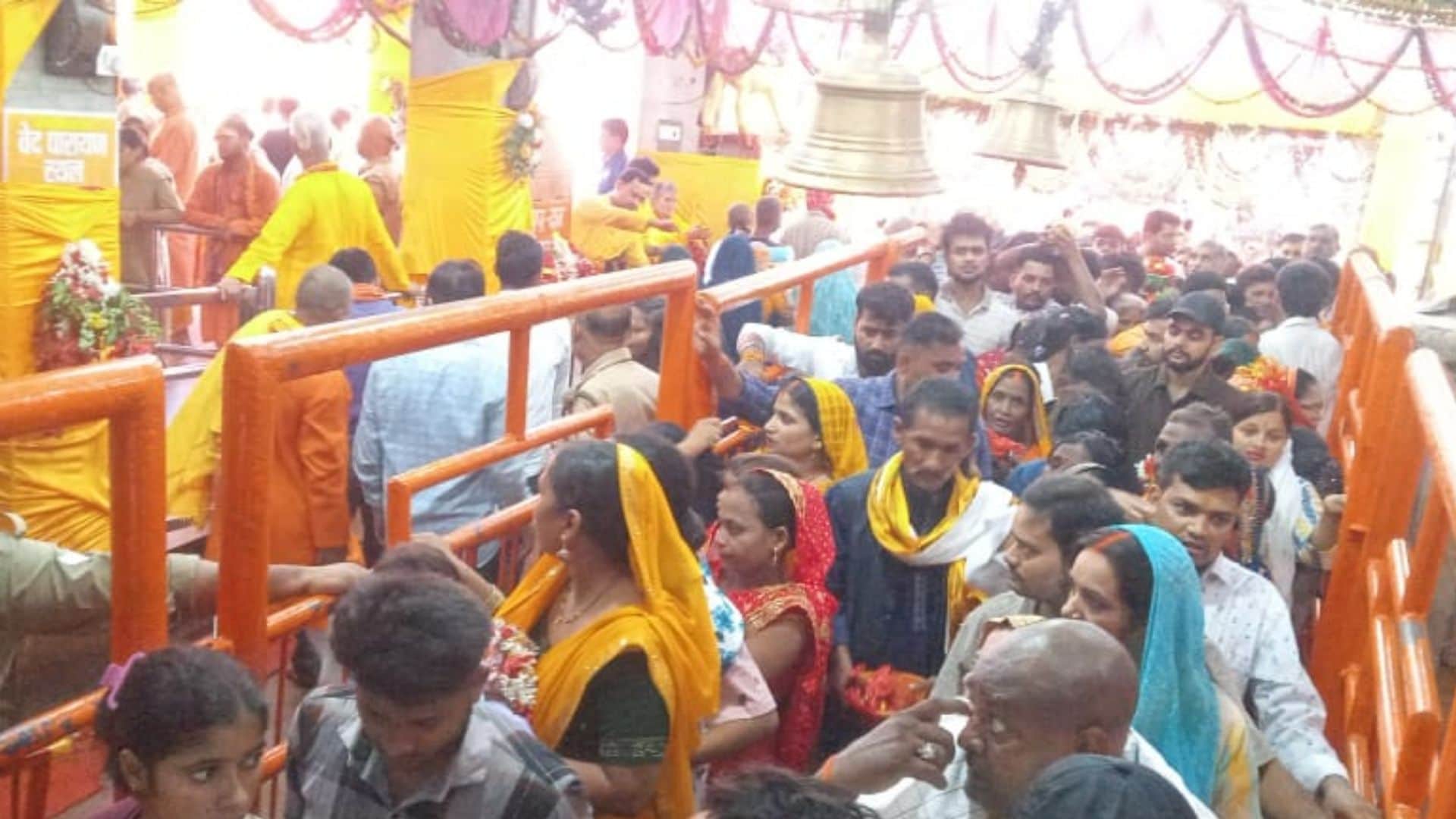 Navratri 2025 devotees Performed worship and rituals at Maa Vindhyavasini in Mirzapur