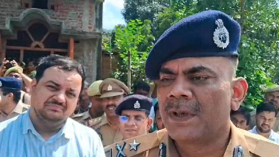 Angry villagers raised slogans in Ambedkar Nagar after murder of Girl student IG-DM inspected spot