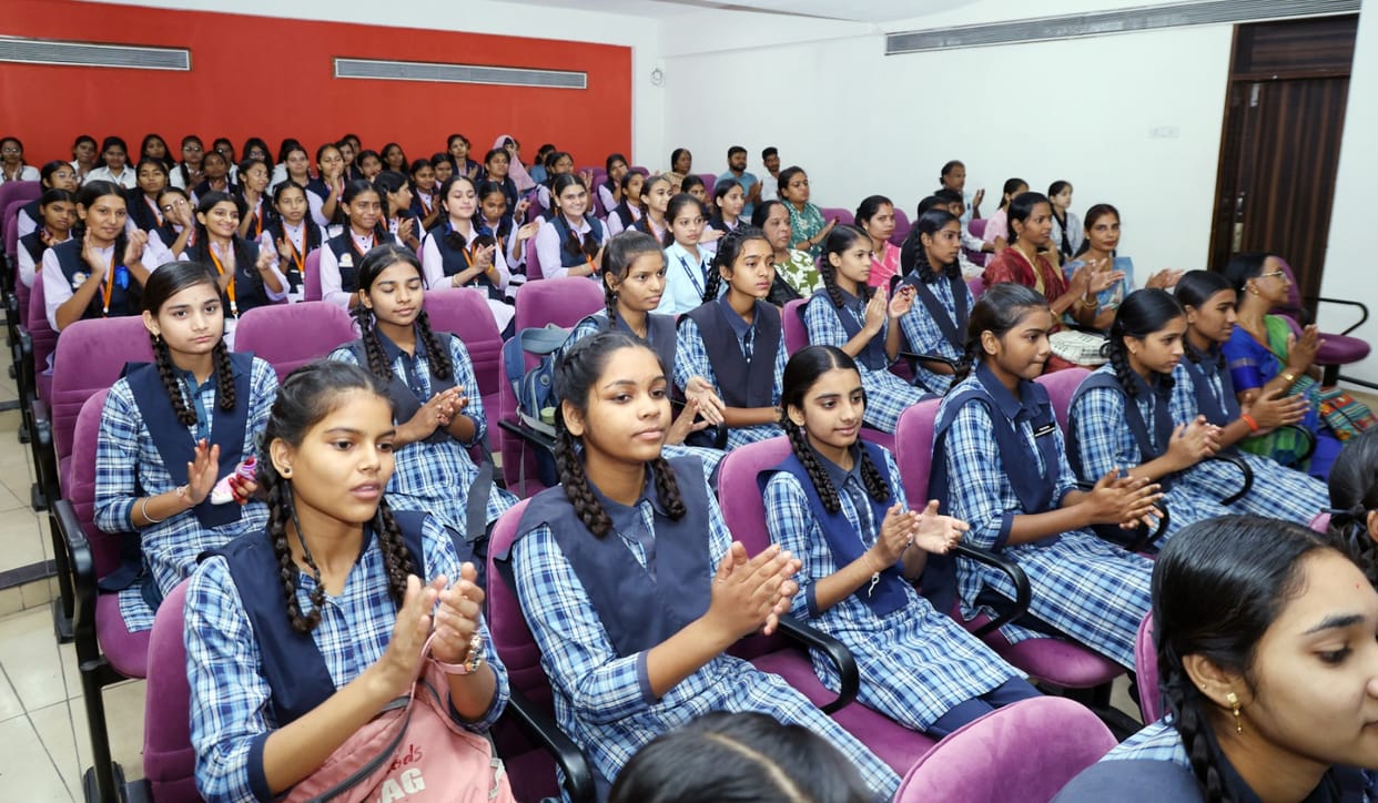 Initiative for a golden future, scholarships to 12 institutions and 50 computers to government schools