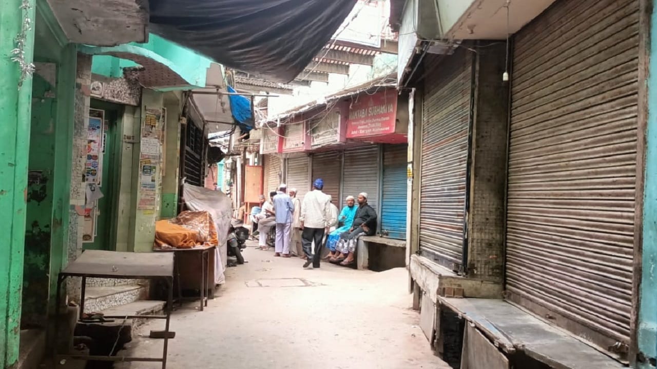 Bareilly riots bareilly violence noise and insistence on going ahead led to a lathi charge