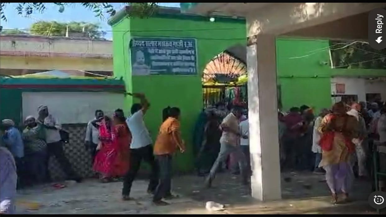 Fierce fighting, lathi-charge over share in offerings at Ghazi Miyan Roza fair
