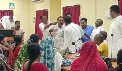 Bihar News : मुख्य और उपमुख्य पार्षद के बीच बैठक में झड़प, वार्डों में सफाई की स्थिति दयनीय