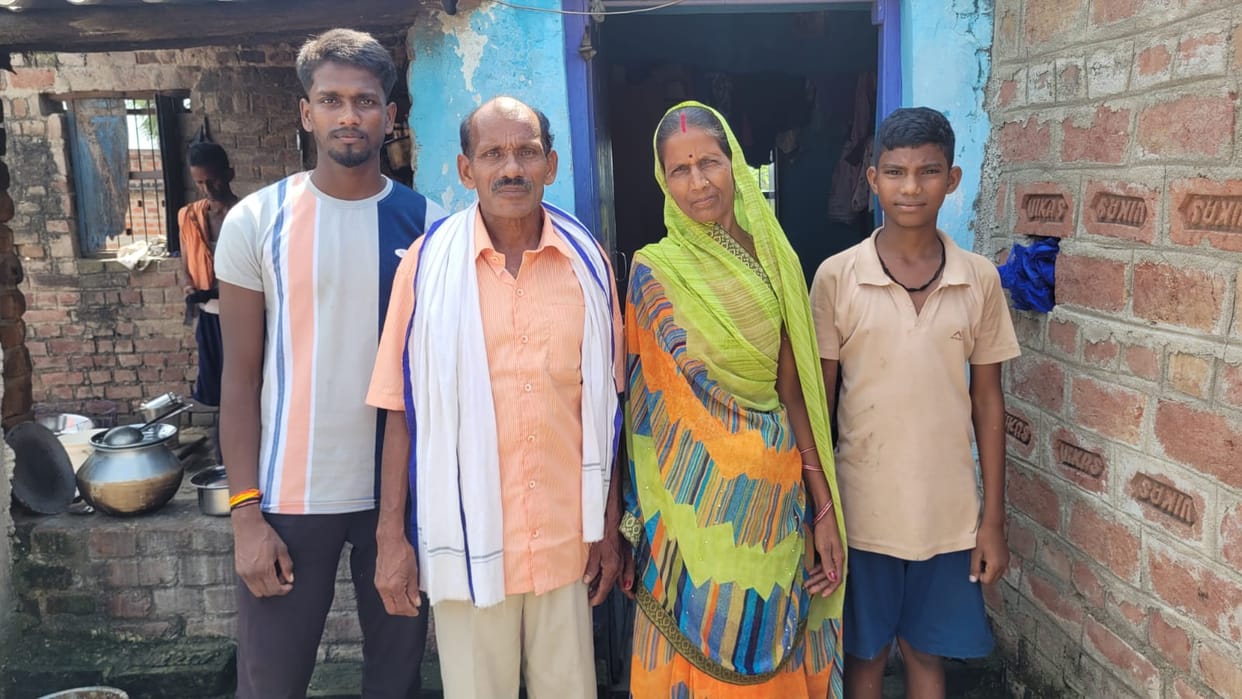 Who is Shailesh Kumar, who won the bronze medal by running barefoot in the National Para Athletics Championshi