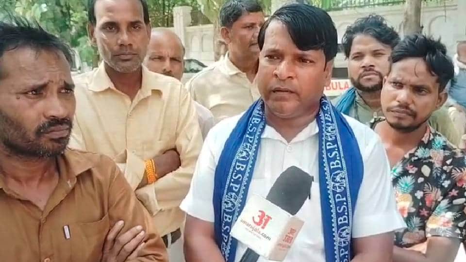 Angry villagers raised slogans in Ambedkar Nagar after murder of Girl student IG-DM inspected spot