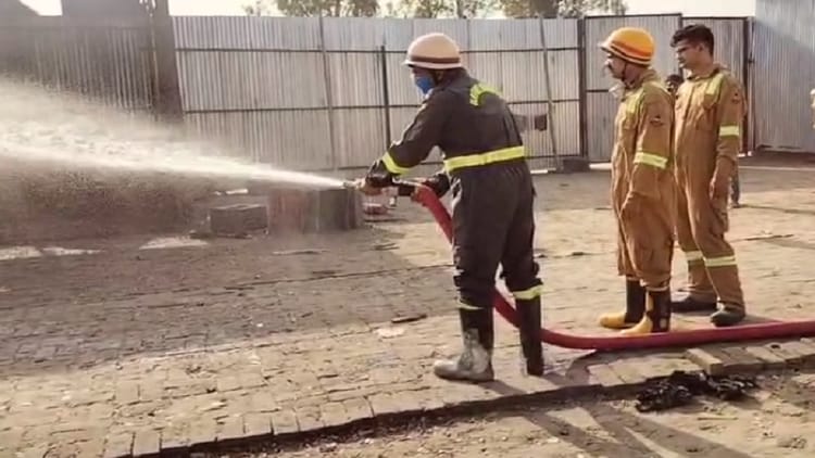 Bijnor: Fire Broke Out In Firecracker Factory, Many People Injured – Amar Ujala Hindi News Live