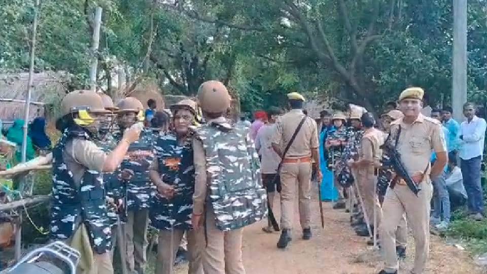 Angry villagers raised slogans in Ambedkar Nagar after murder of Girl student IG-DM inspected spot
