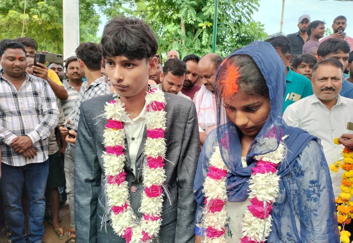 UP: Villagers arranged the wedding of a man who was talking to his girlfriend on the phone, following social c