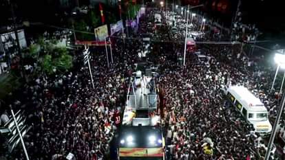 विजय की रैली में भगदड़।