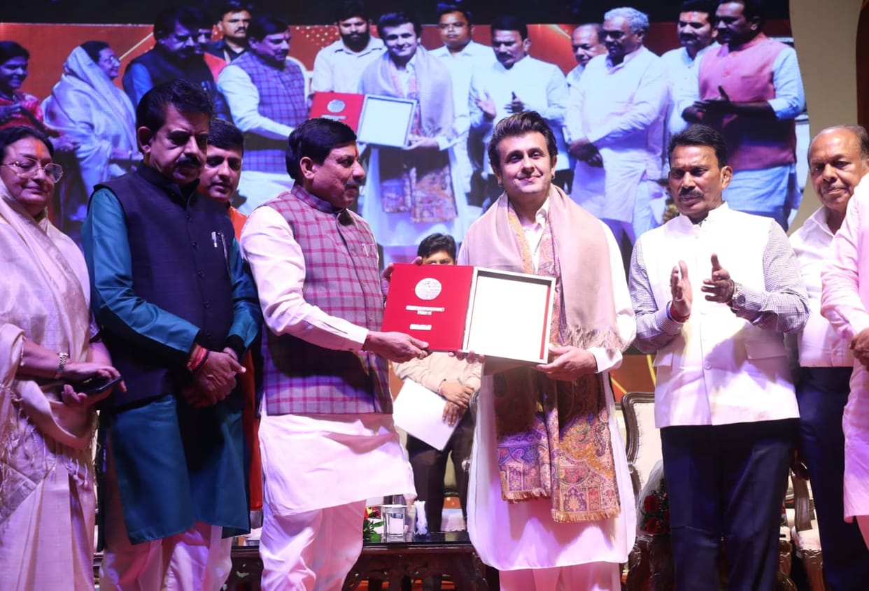 Indore: Sonu Nigam receives Lata Alankaran Award, says Lataji was like my mother