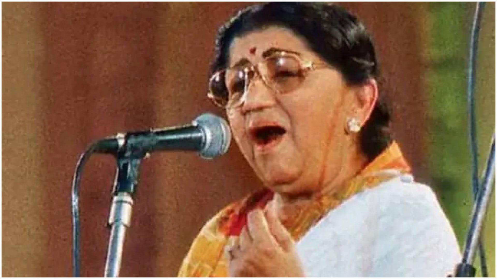 Lata Mangeshkar birth anniversary know about interesting facts of her life