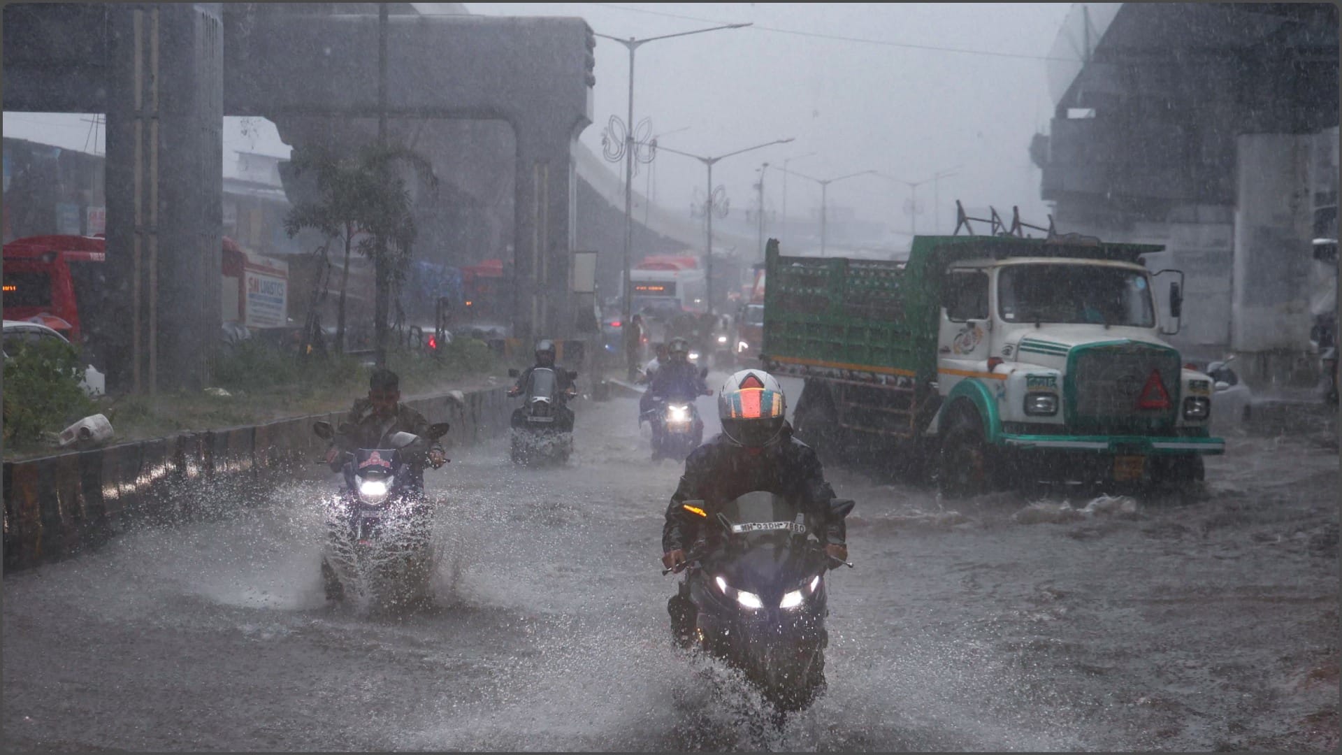 मूसलाधार बारिश