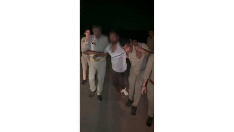 Hathras News: महिला से छेड़छाड़ का आरोपी युवक पुलिस मुठभेड़ में गिरफ्तार, पैर में लगी गोली, हुआ घायल