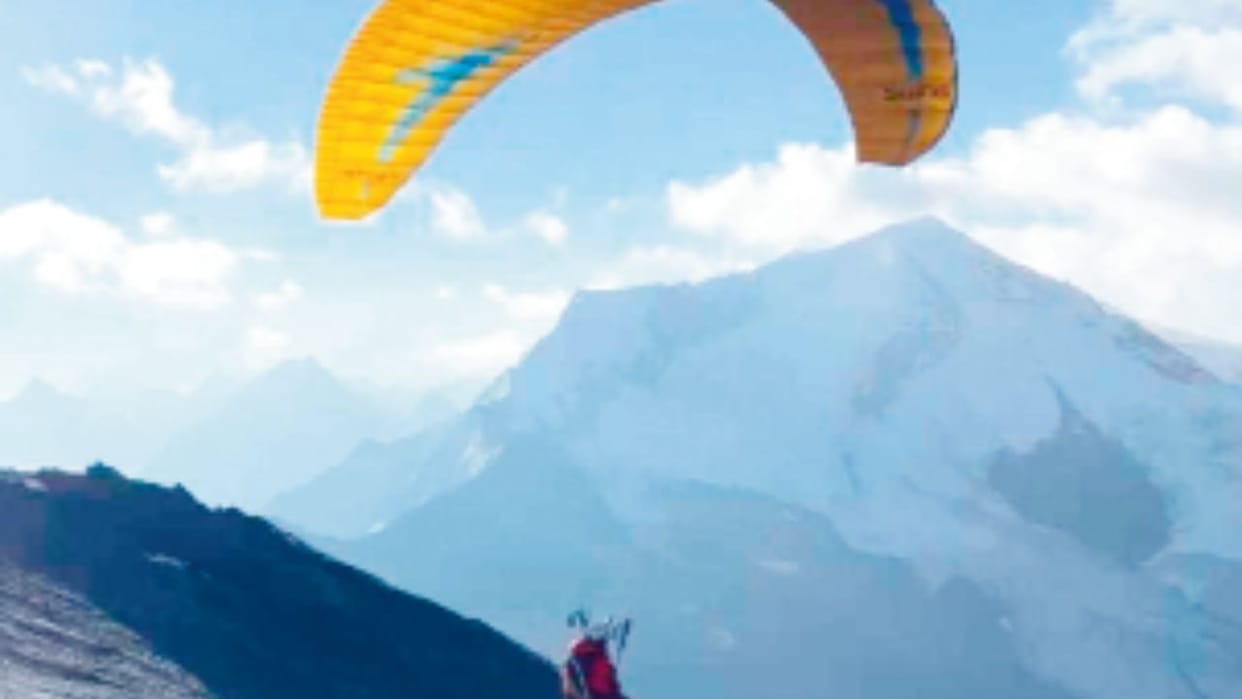 Colonel Hem and Lt. Colonel Vikas created history by paragliding for the first time from Mount Machoi-II.